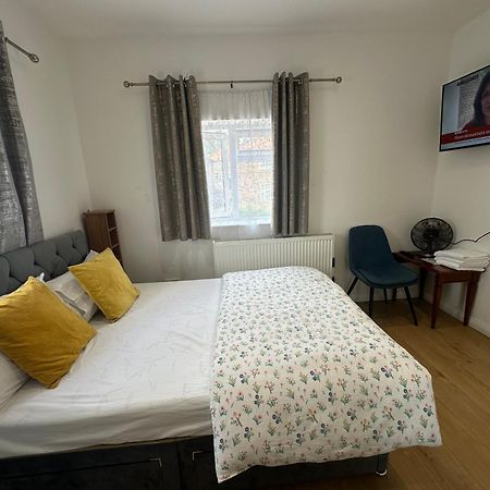 Luxury Ensuite 2Nd Studio Flat With Great Views In Keedonwood Road With Fully Own Bathroom Newly Added And Private Kitchenette Bromley Exterior foto